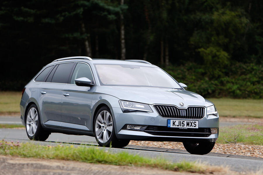 30 Skoda superb