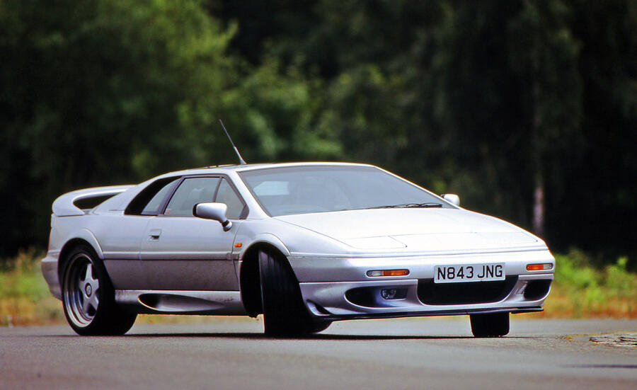 31 Lotus esprit sport 300 tracking side