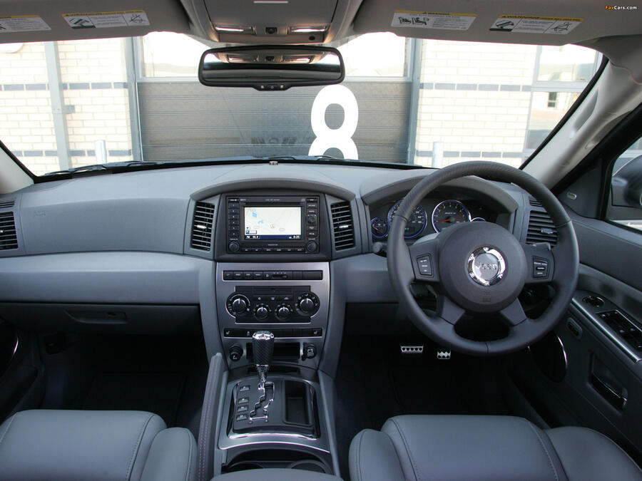 4 Jeep grand cherokee 2006 interior