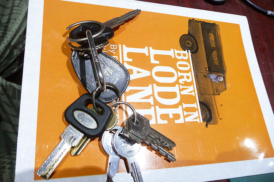4 Land rover sheet and keys