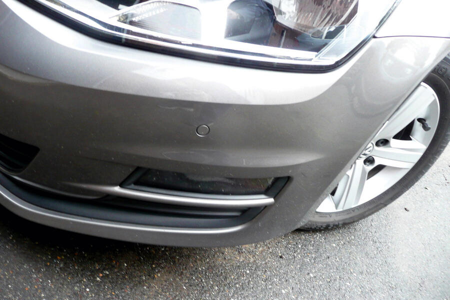 4 Volkswagen golf stationary front after