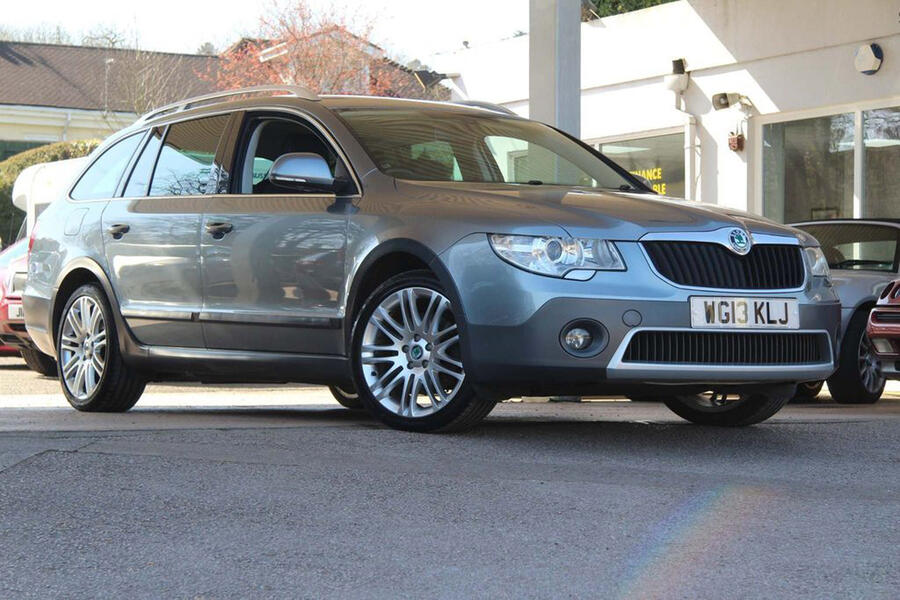5 Skoda superb outdoor static front