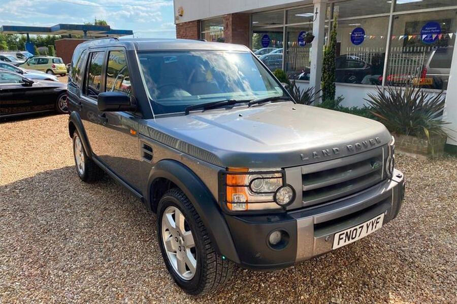6 Land rover discovery mk3 static front
