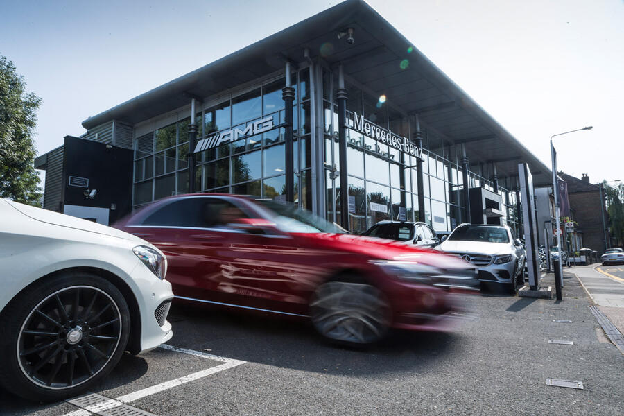 6 Readers q merc dealer