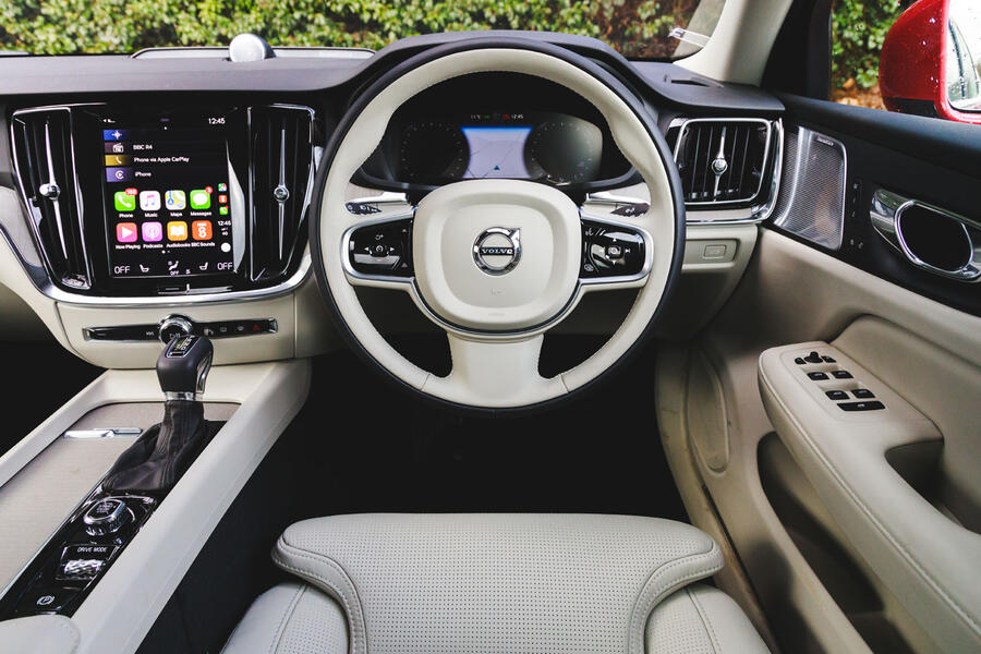 7 Volvo s60 t5 lt 2020 cabin