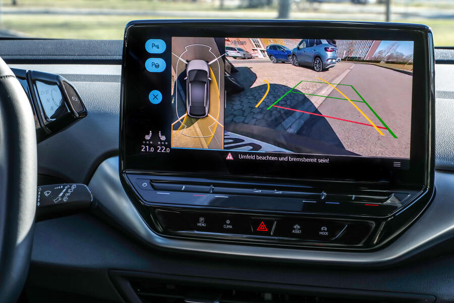 8 Park assist plus reverse parking camera