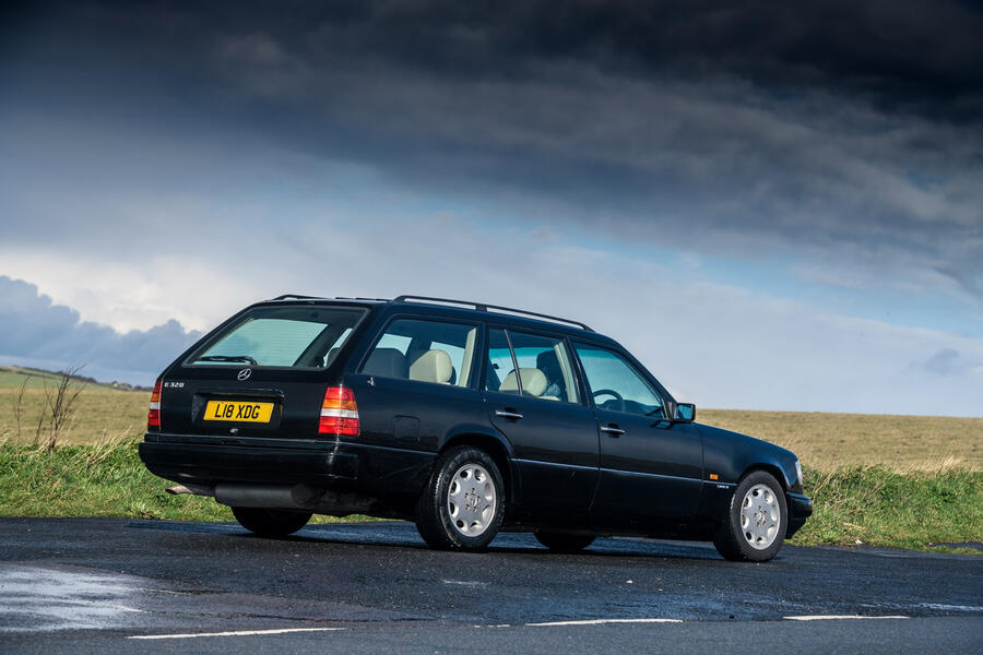 9 Mercedes benz w124 static rear