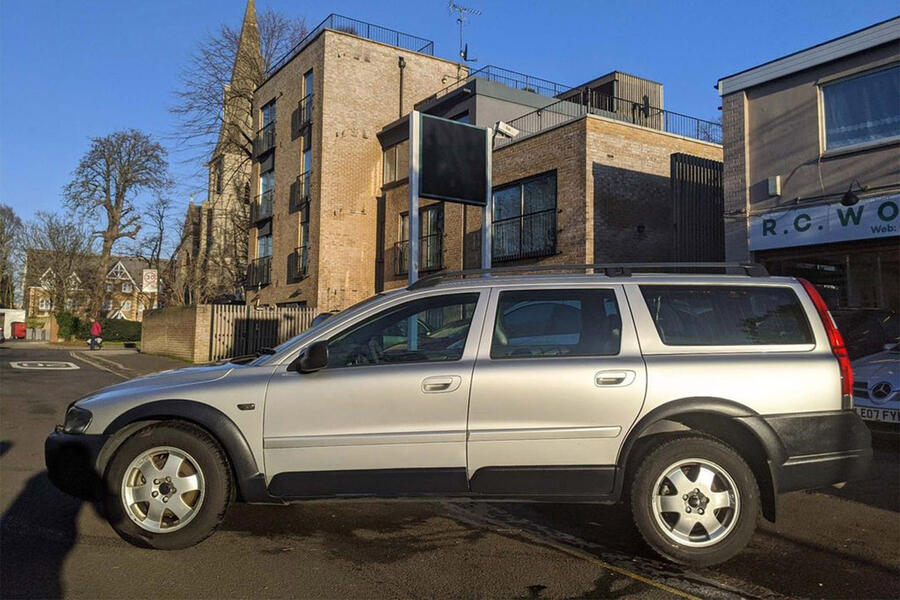 9 Volvo xc70 static side