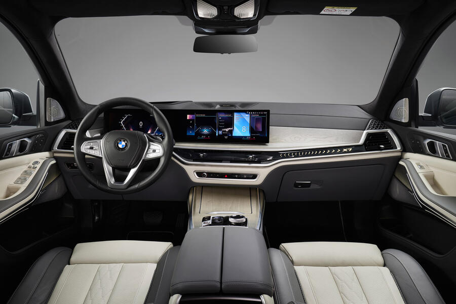 91 Bmw x7 2022 facelift official images cabin