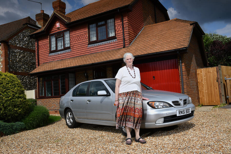 91 Keeping up with the neighbours nissan