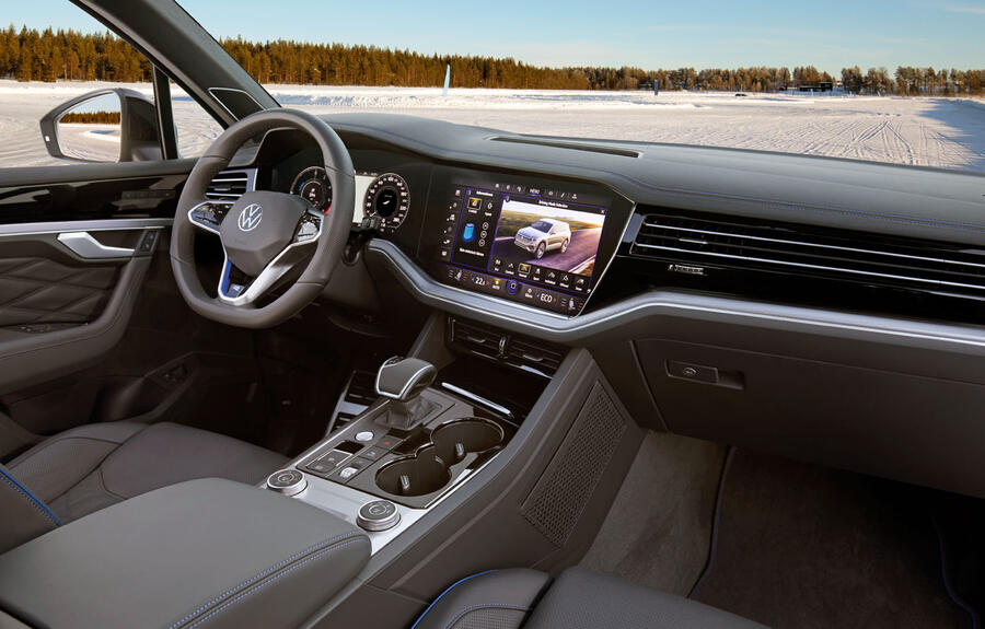 91 Volkswagen toureg r 2020 official reveal dashboard