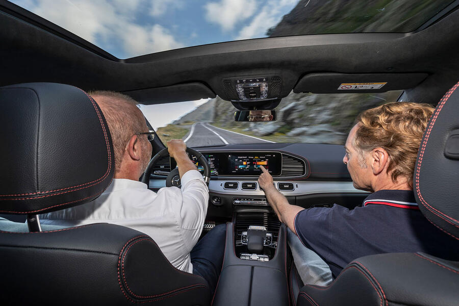 92 Mercedes amg gle 53 proto ride 2019 gk pointing