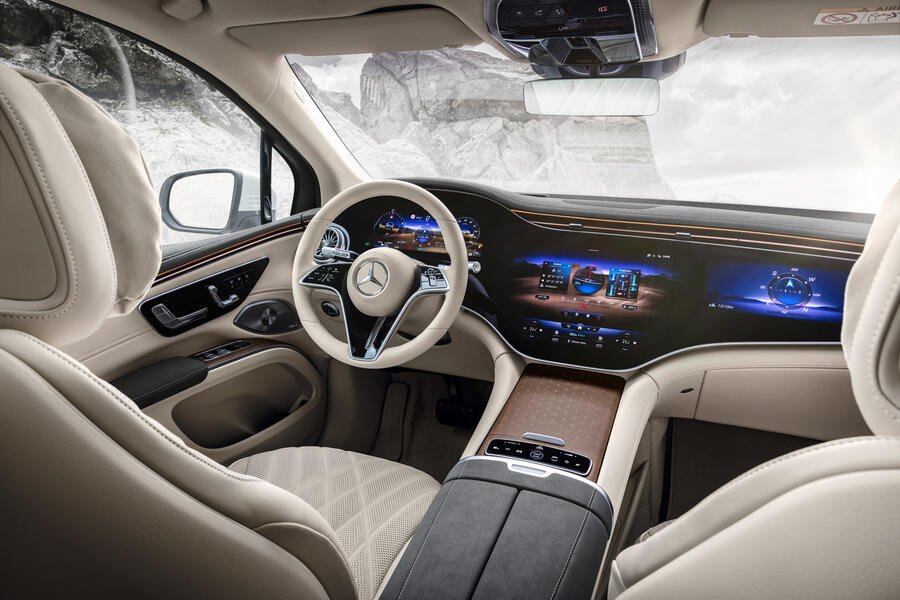 93 Mercedes benz eqs suv official reveal images dashboard