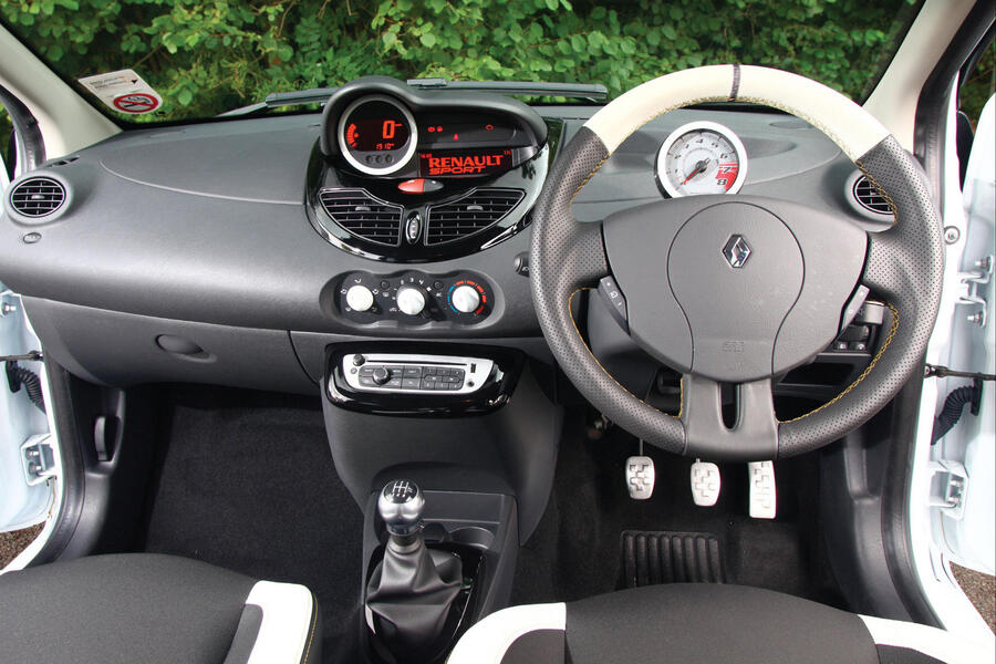 94 Renault twingo rs ubg 2021 interior