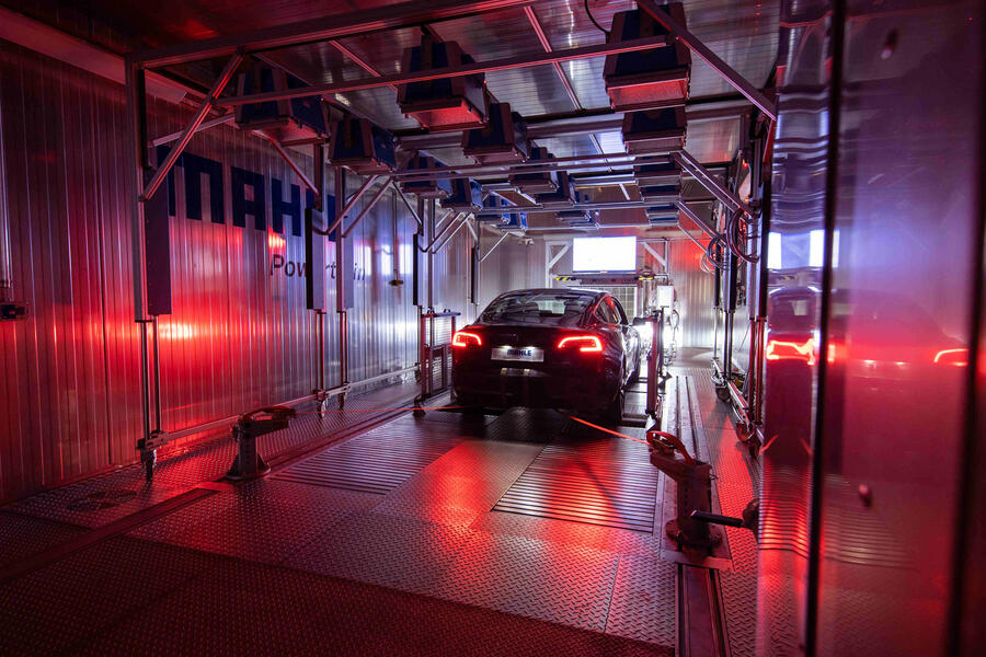 94 Tesla in vdc red light 1