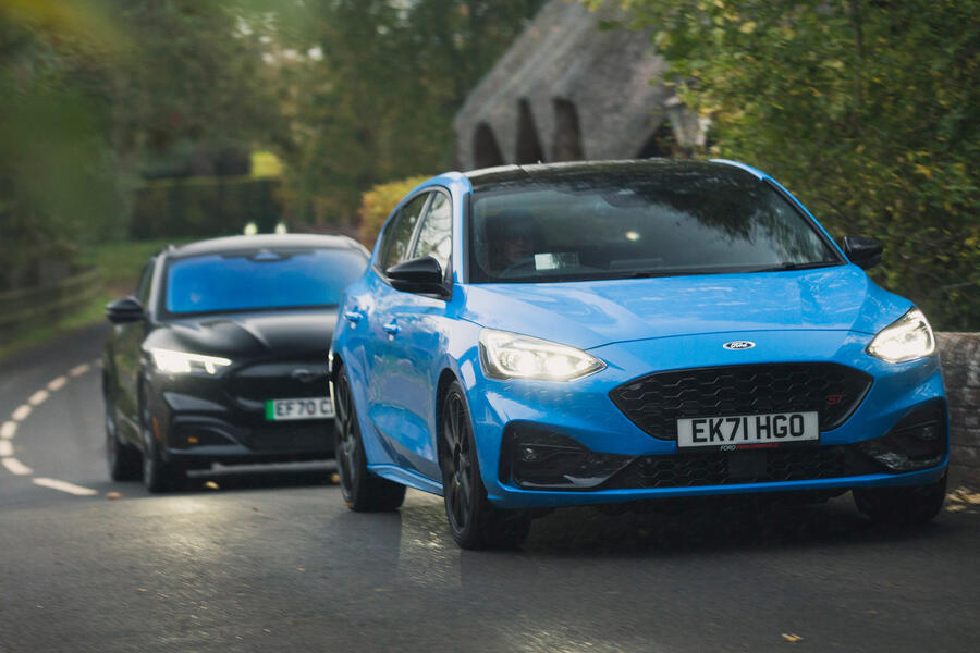 95 Road testers christmas lunch 2021 ford duo