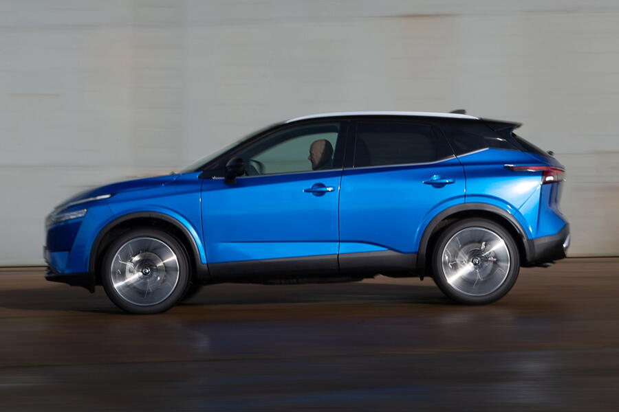 97 Nissan qashqai 2021 official reveal hero side