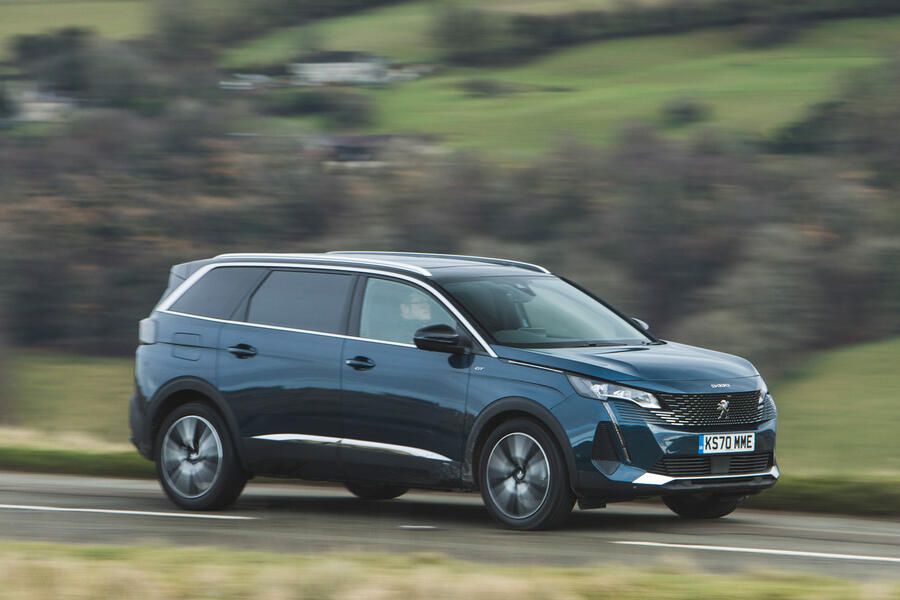 98 Nearly new buying guide peugeot 5008 side