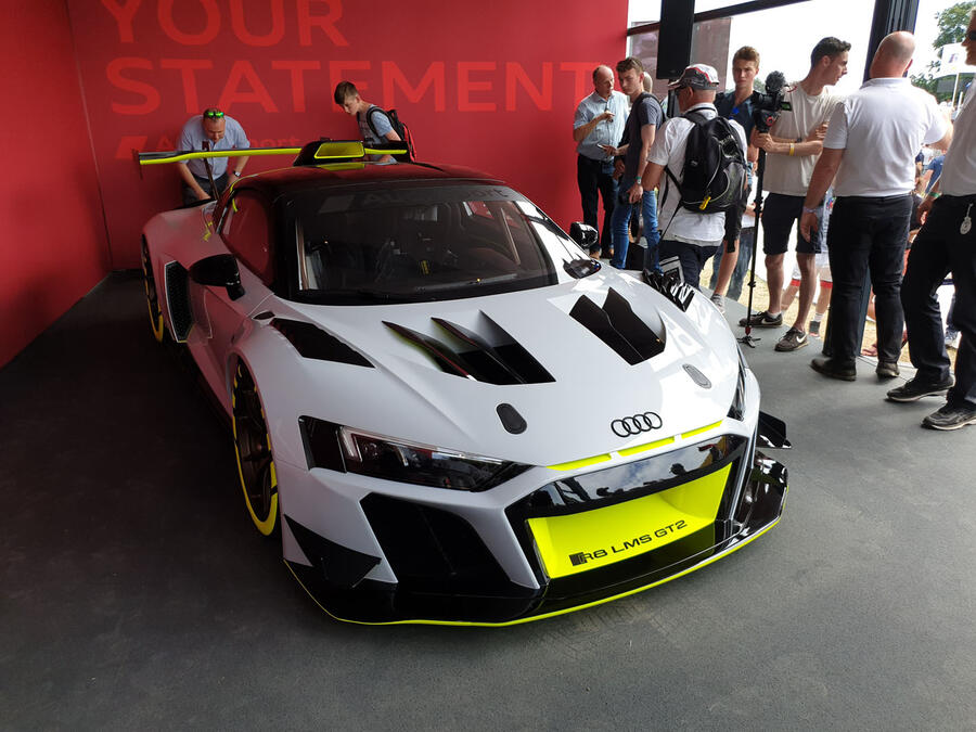 Audi r8 lms gt2 lead