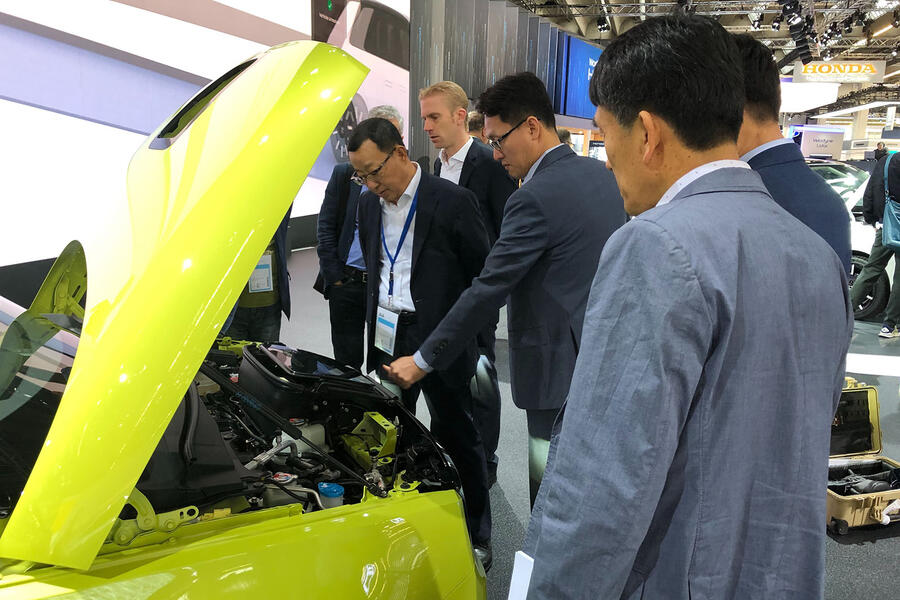 Honda e bonnet