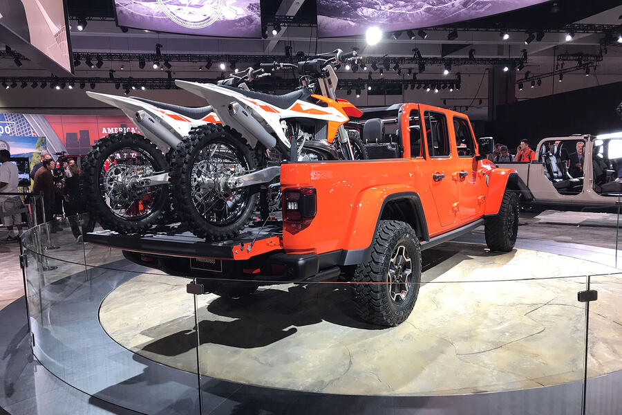 Jeep gladiator la show reveal stand 1