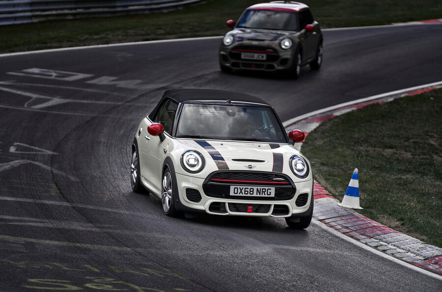 Mini convertible jcw 3119 1