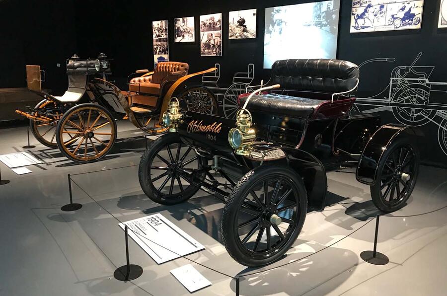 Oldmobile curved dash 1904