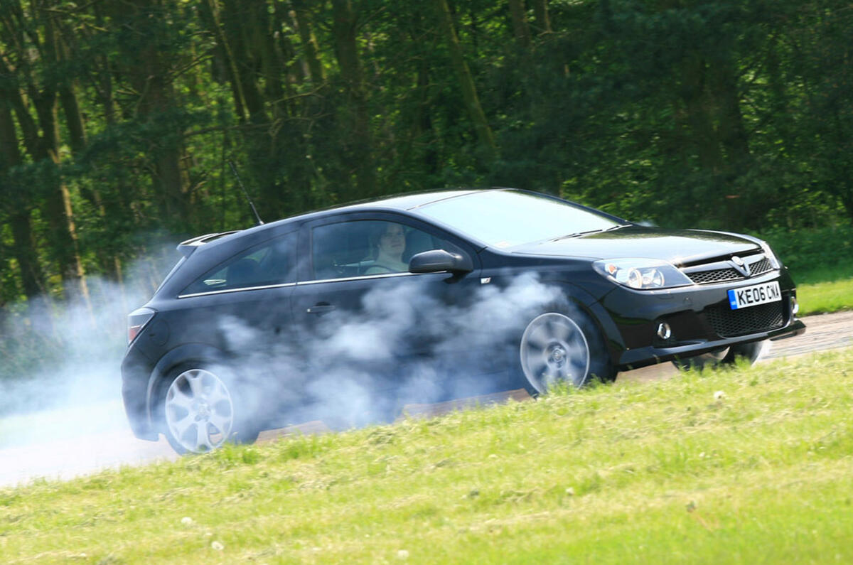 Vauxhall Astra VXR - hero side