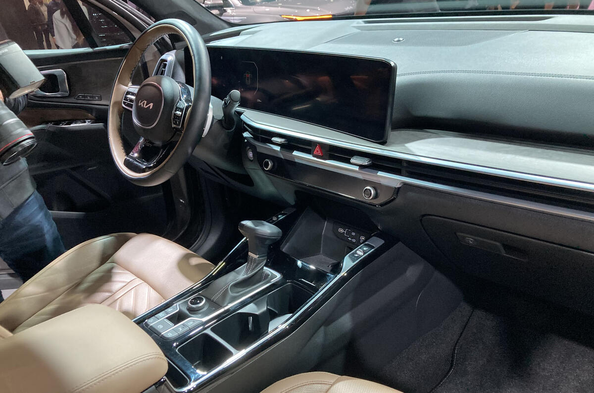 Bold 2024 Kia Sorento brings EV9 looks, slick new infotainment Autocar