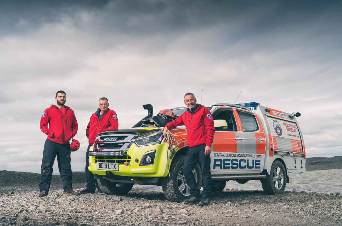 99 isuzu dmax central beacons mountain rescue