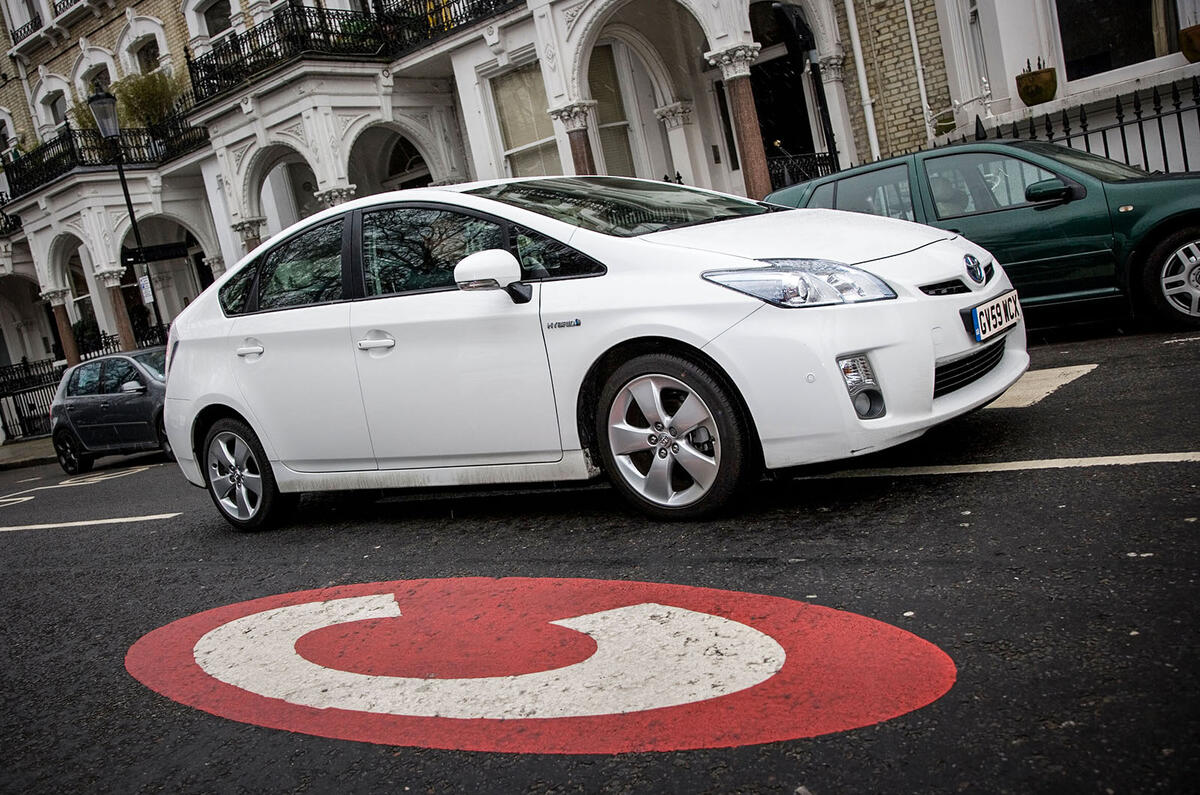 Ages of car rhybrid electric 030