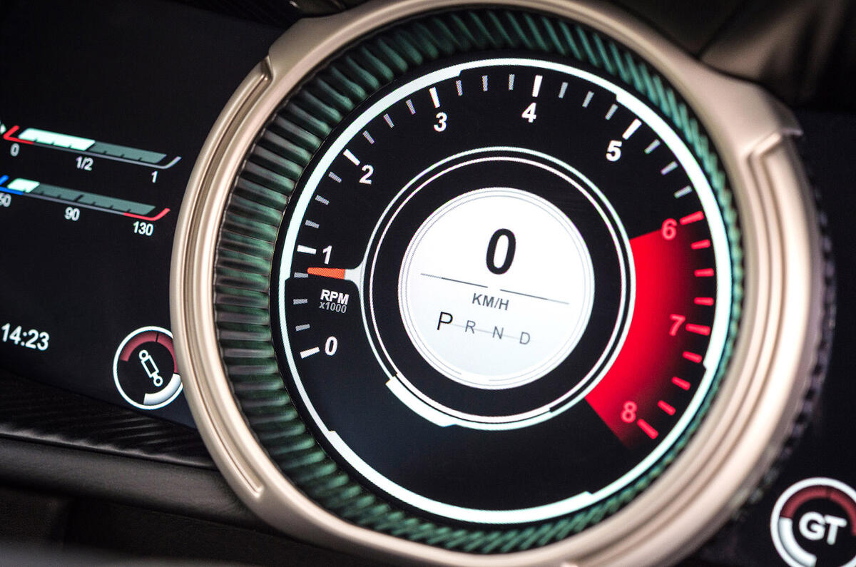 Aston dsfw354red db11 137