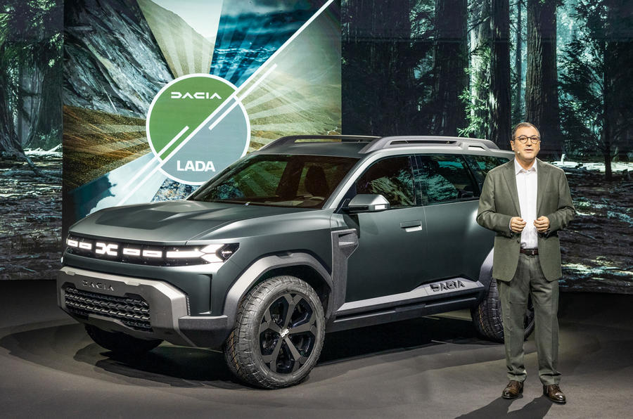 Dacia Bigster concept 2022 (left) with CEO Denis Le Vot R