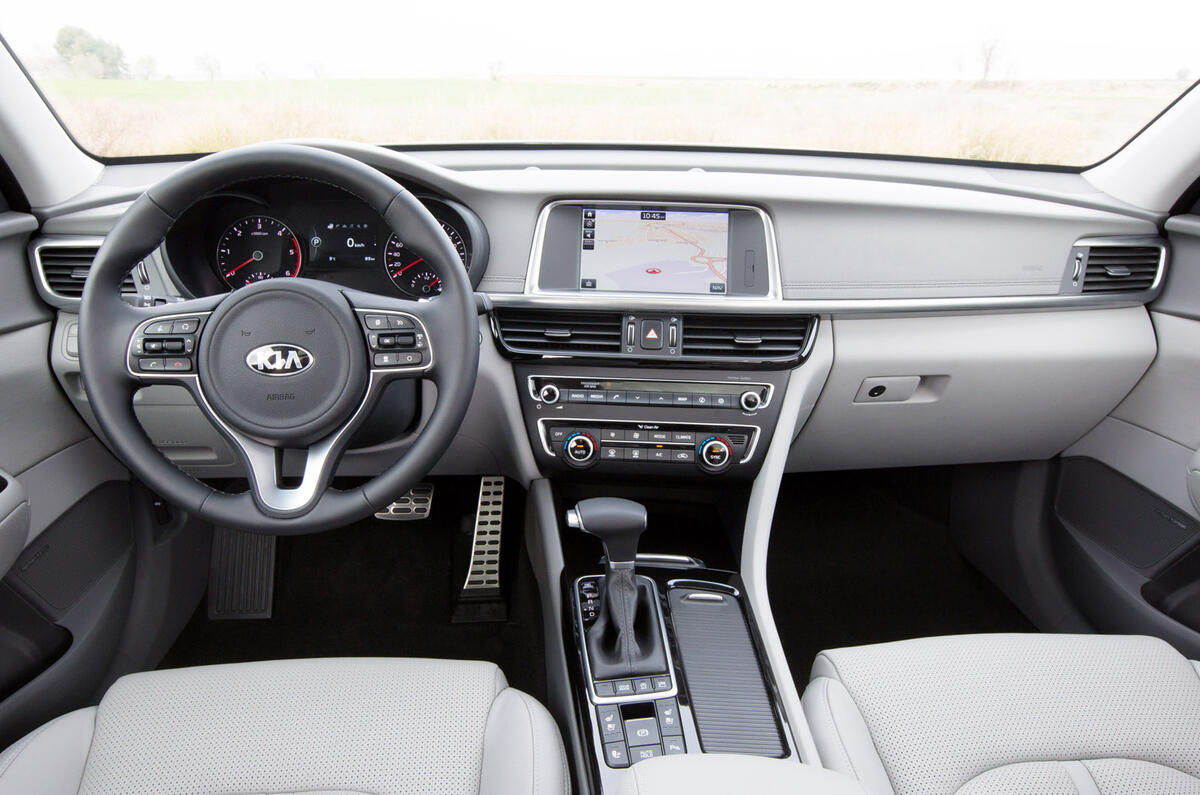Kia optima estate 041