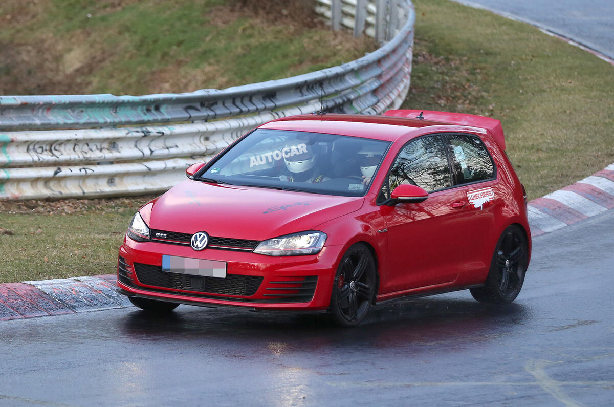 New super GTI Volkswagen Golf spotted